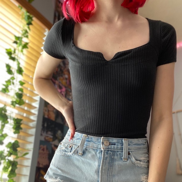 Hollister Tops - Hollister shortsleeve bodysuit